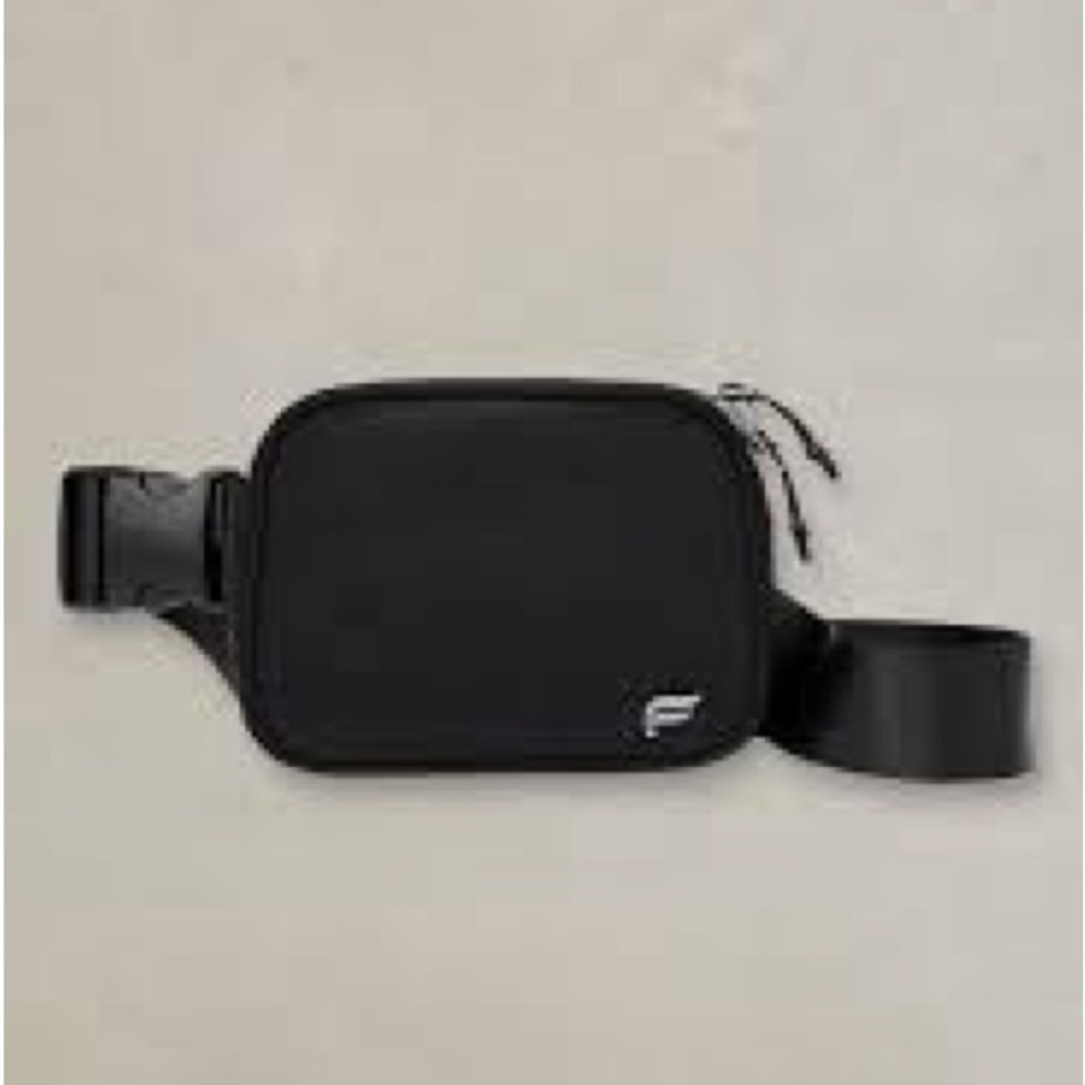 NWT Fabletics - The Belt Bag - Black